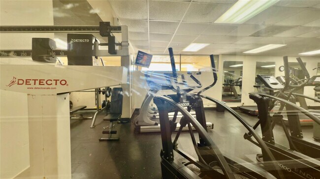 Building Photo - 9340 Lagoon Pl