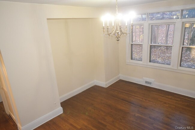 Building Photo - 201 Old Mountain Rd N