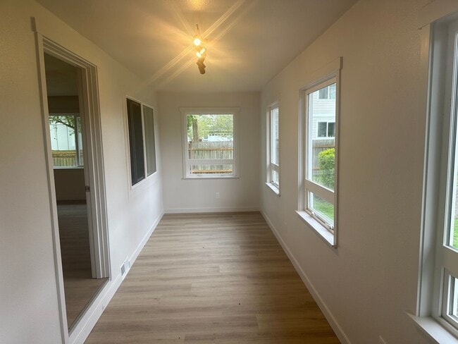 Building Photo - Mount Vernon 4 Bedroom