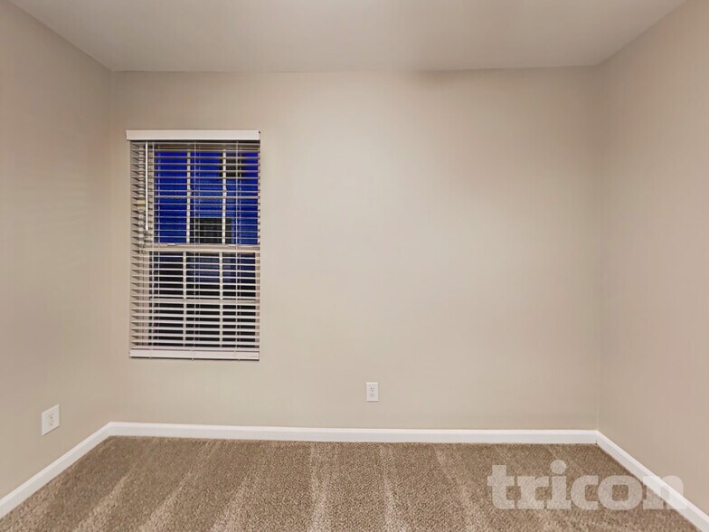 Building Photo - 254 Riverrun Dr