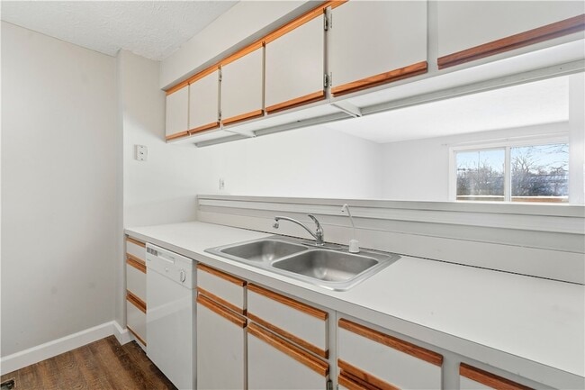 Building Photo - 217 Clearbrook Ct