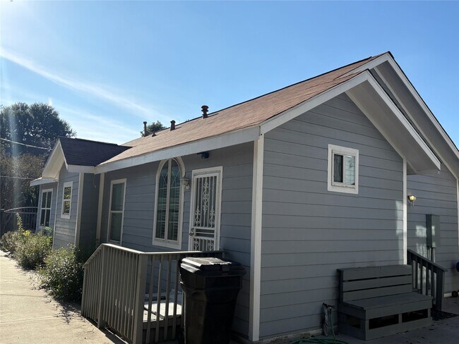 Building Photo - 3021 Gray St