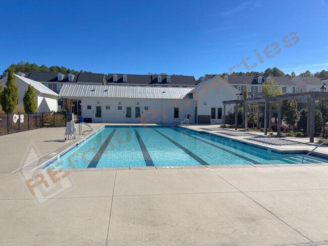 Building Photo - Beautiful brand new 3-Story Townhome | 4 Bedrooms, 3.5 Bathrooms, 2332 sq ft @ 751 South Townhome...