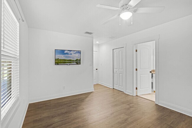 Building Photo - New Rental!