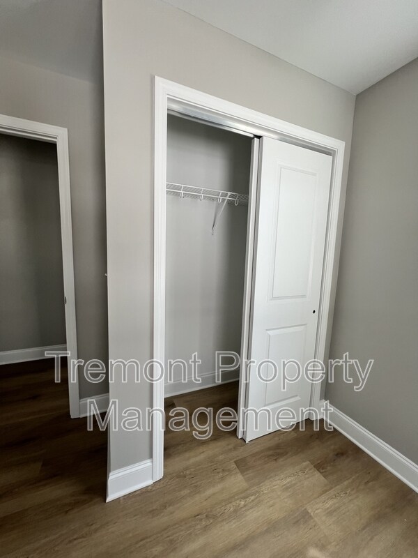 Building Photo - 1228 Sholar Ave