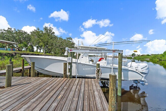 Building Photo - 12955 SW Kanner Hwy