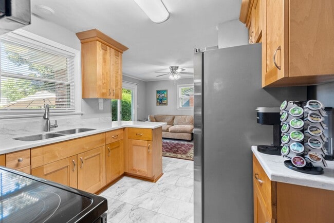 Building Photo - 3BR/1.5BA HOUSE