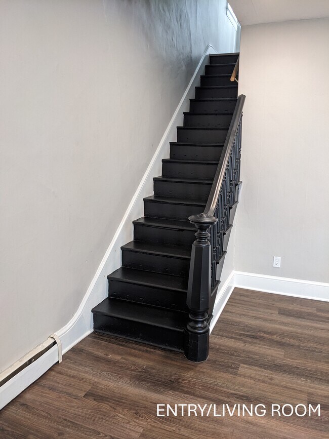 Main entrace, living room - 329 N 2nd St