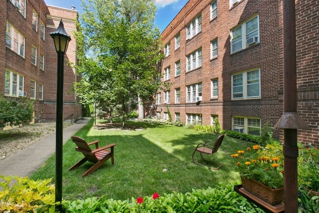 Building Photo - Calhoun Beach Apartments