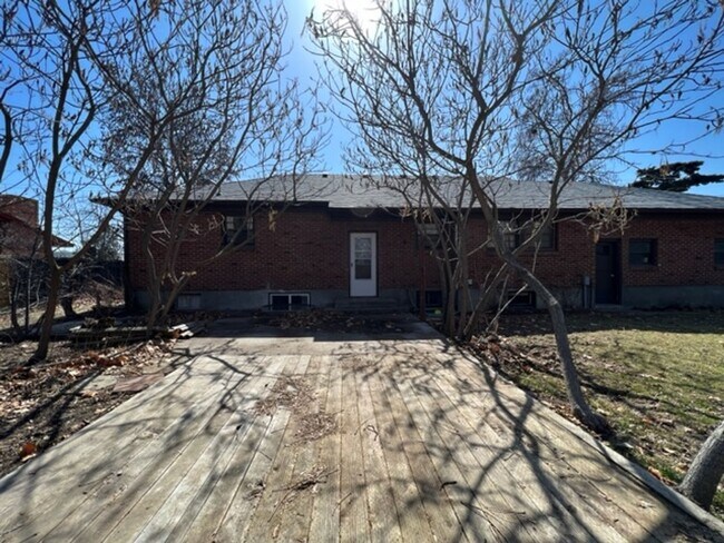 Building Photo - Bi-Level House w/ Massive Backyard, Storage, & Character!