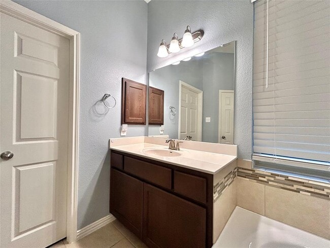 Building Photo - 22209 Cross Timbers Bnd