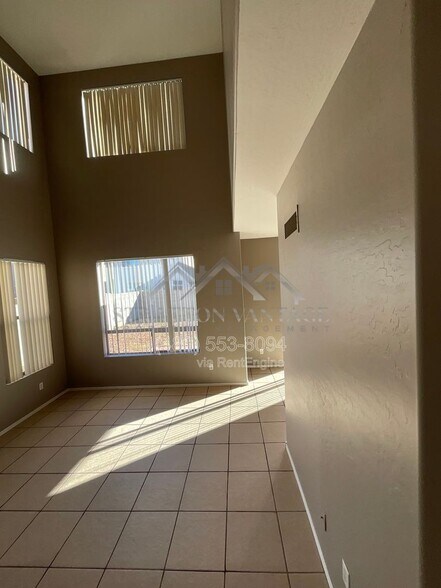 Building Photo - 11381 W Yuma St