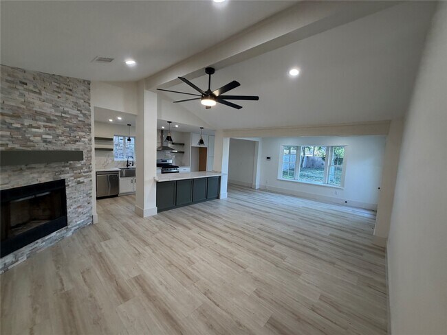 Building Photo - 6026 Willowbend Blvd