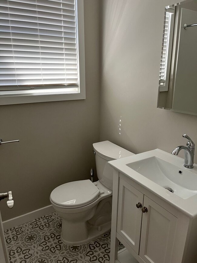 Building Photo - Beautiful Duplex Home near UC Davis Medical Center