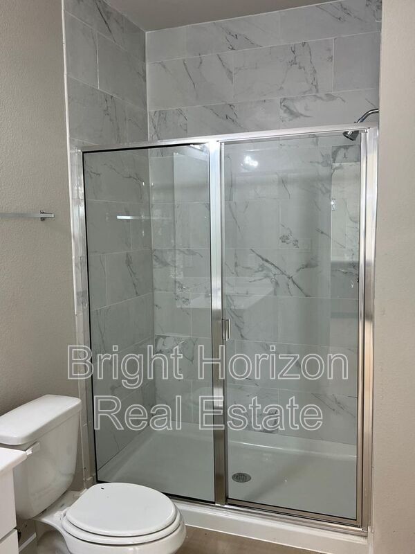 Building Photo - 3409 Valley Vista Dr