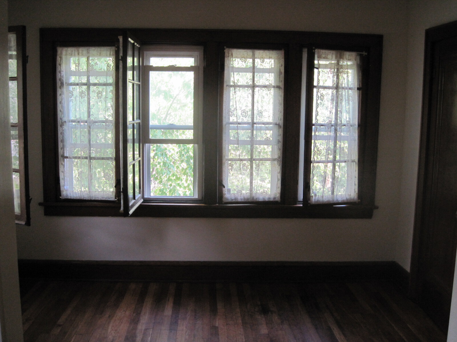 Sun room - 1520 Front St