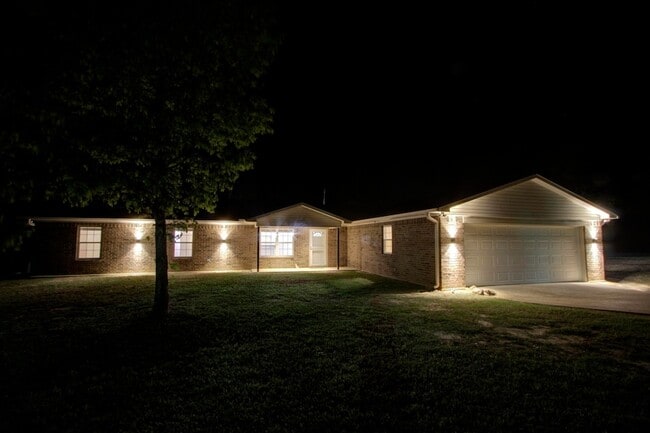 Building Photo - 720 Tennessee Acres Dr