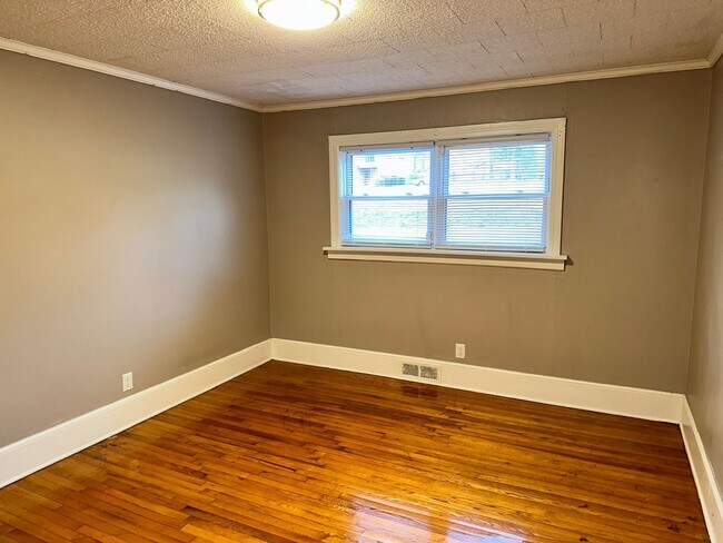 Building Photo - Cute 2 bedroom Home in The Arts District!