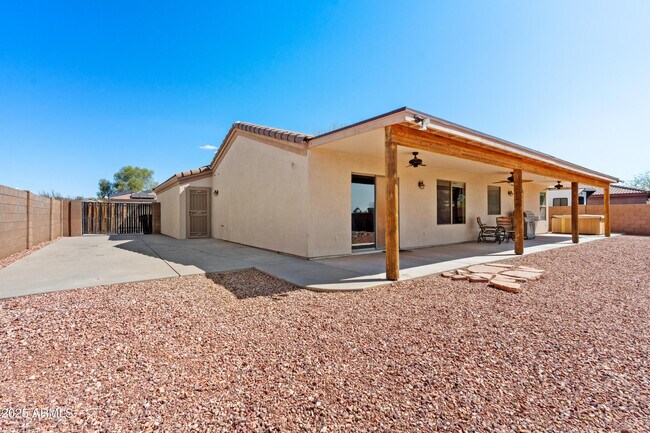 Building Photo - 22601 Weaver Valley Dr