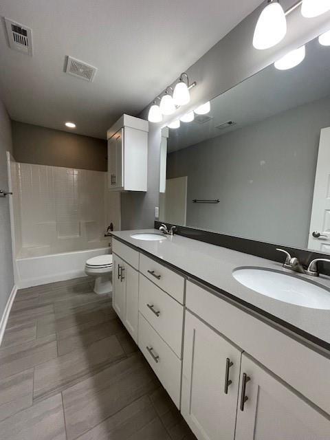 Building Photo - 2339 E Amherst Aly