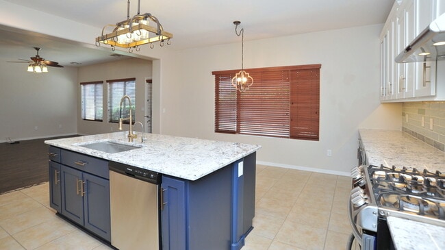 Building Photo - 4 Bedroom, 2.5 Bathroom in Oro Valley