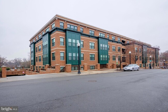 Building Photo - 2101 N Monroe St
