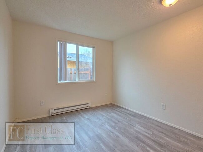 Building Photo - 1760 NE 24th Ave