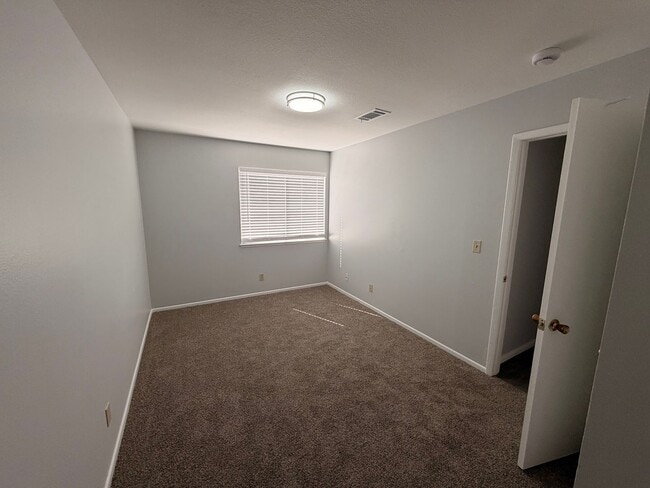 Building Photo - Welcome to this charming single-story home located in the Sunrise Manor!