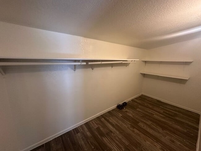 Building Photo - 1 bedroom with loft - or 2nd bedroom - w/d...
