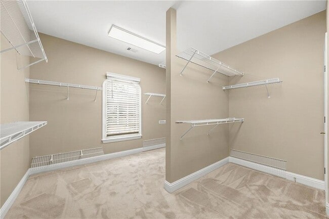 Building Photo - 225 Lake Summit View