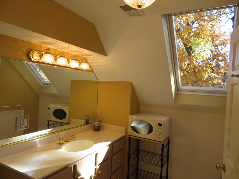 Building Photo - 1044 26th St S