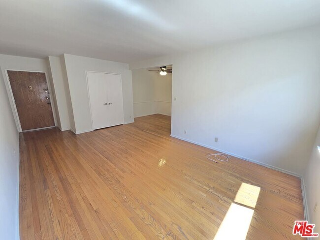 Building Photo - 1532 N Harvard Blvd