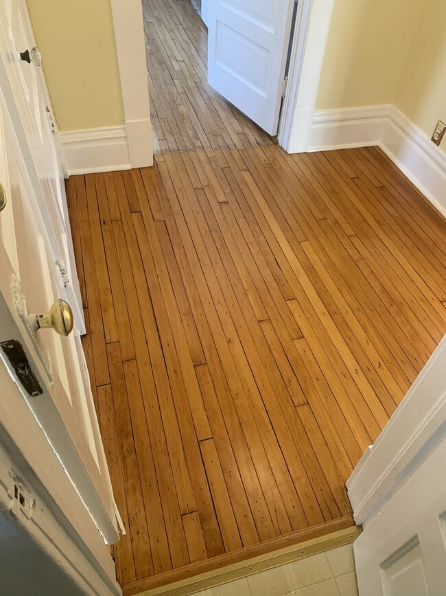 Building Photo - 628 37th St