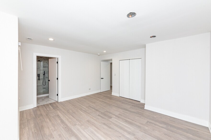 Building Photo - 1907 S Racine Ave