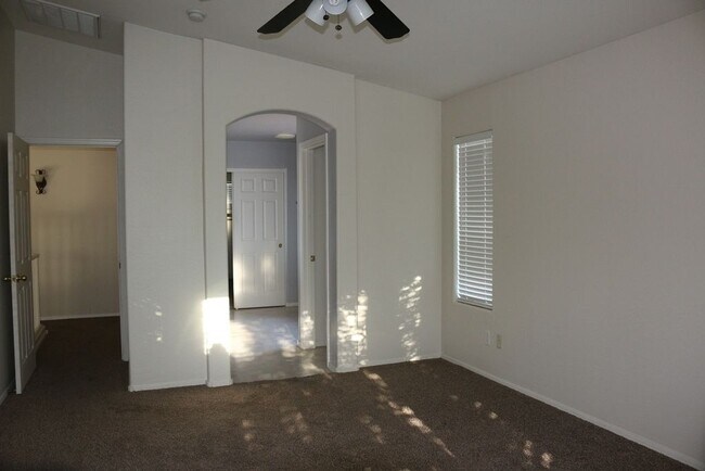 Building Photo - 11292 N 161st Dr