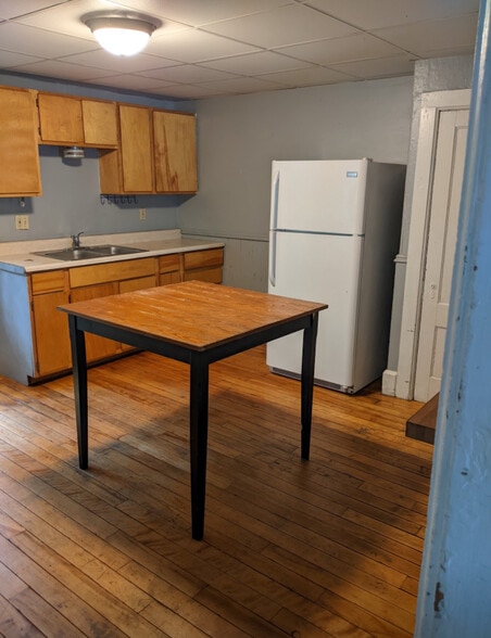 Building Photo - 454 Colchester Ave