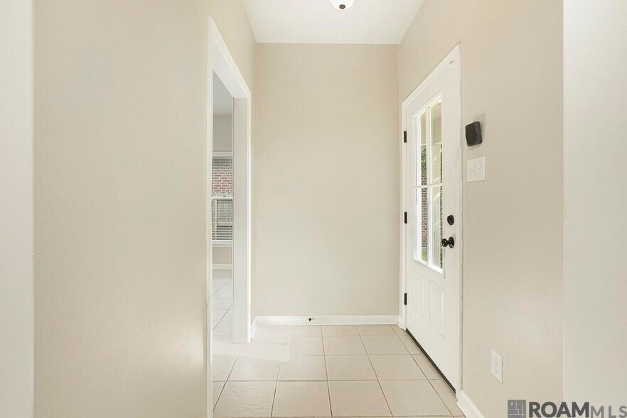 Building Photo - 18317 Sunset Park Dr