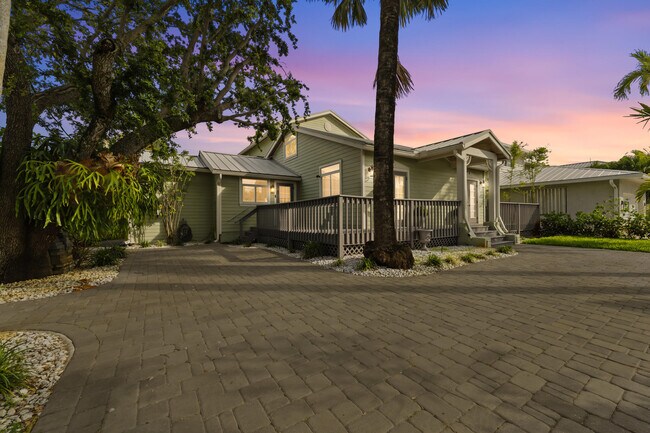Building Photo - 122 S Lake Dr