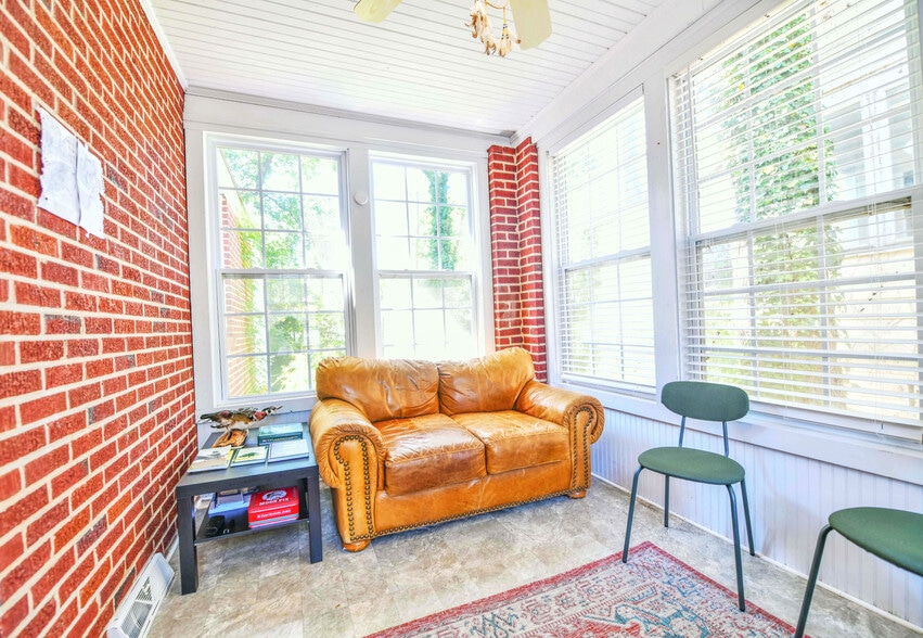 Building Photo - 2714 Forest Dr