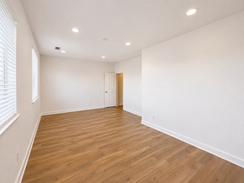 Building Photo - 46338 Durango Dr