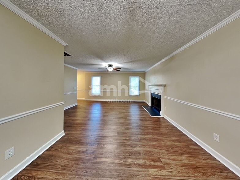 Building Photo - 3100 Twatchman Dr