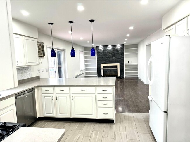 Building Photo - 26 Sallys Ln