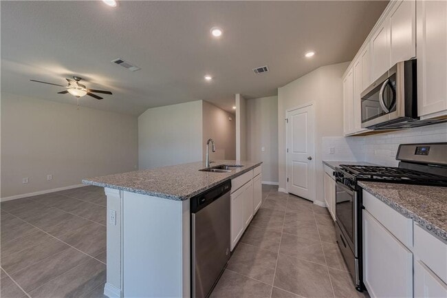 Building Photo - 13905 Heartland Dr