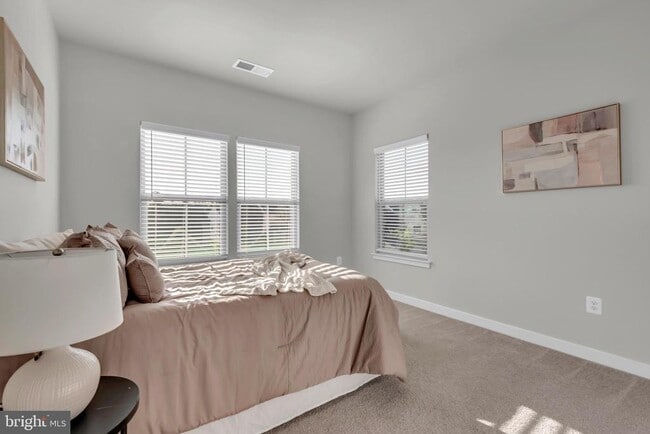 Building Photo - 14910 Townshend Ter Ave