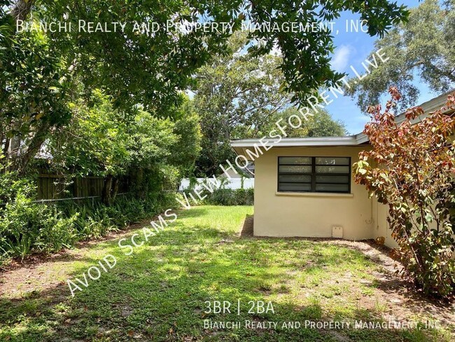 Building Photo - Block Home in Belleair Bluffs