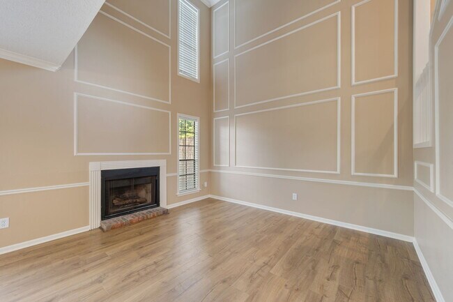 Building Photo - 2533 Cross Timbers Dr