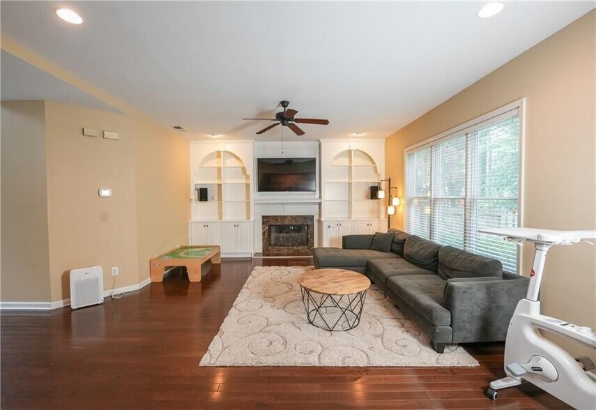 Building Photo - 350 Scarborough Way