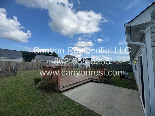 Building Photo - 567 Broad Dr
