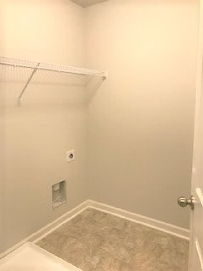 Building Photo - 3 Bedroom Townhome in Jonesboro!