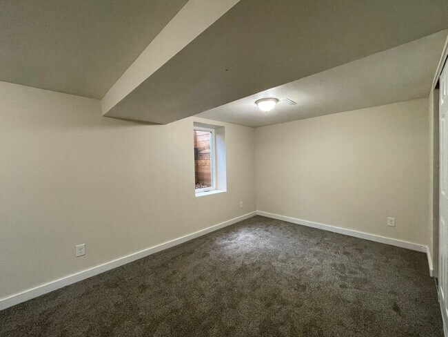 Building Photo - Newly Remodeled 6 Bed 3 Bath Martin Acre’s Home in Boulder